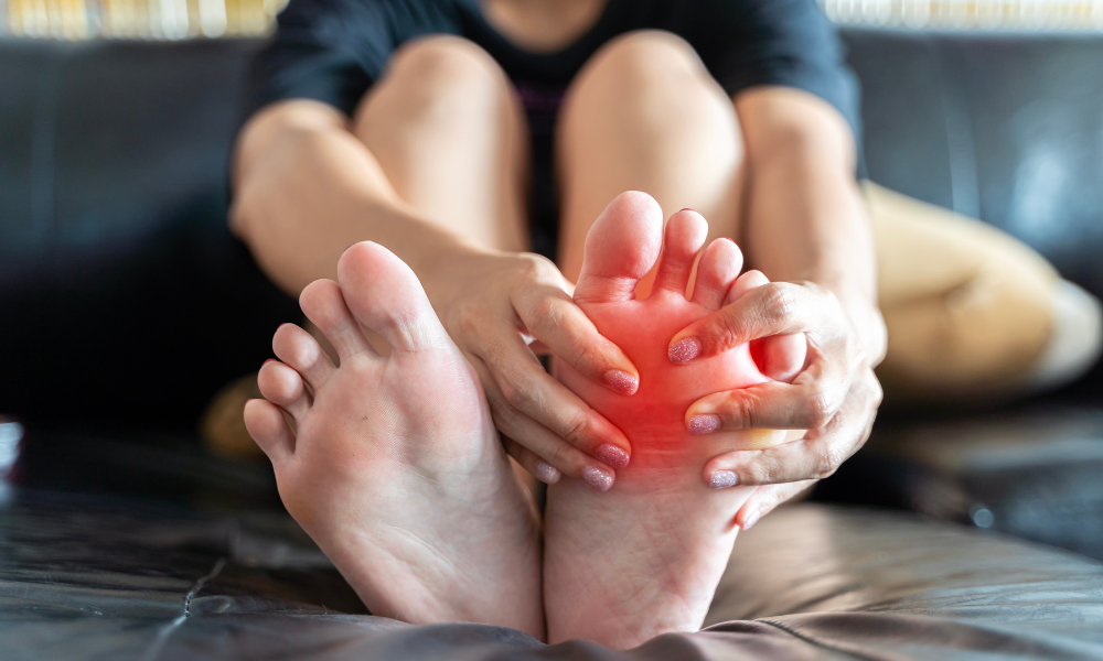 Bottom Of The Foot Pain: Causes & Symptoms 